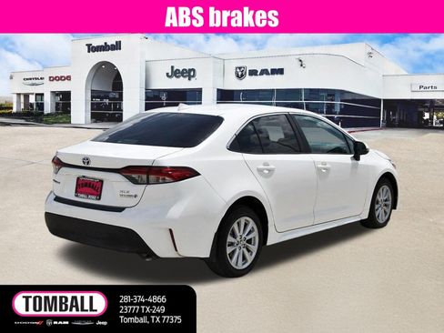 Used 2024 Toyota Corolla XLE FWD image 7