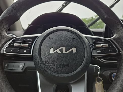 Used 2023 Kia Forte LXS FWD image 13