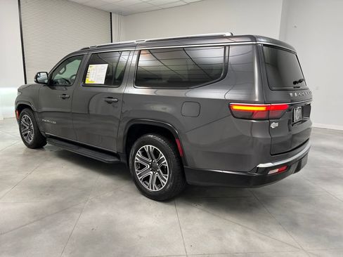 Used 2024 Jeep Wagoneer L Series II RWD image 5