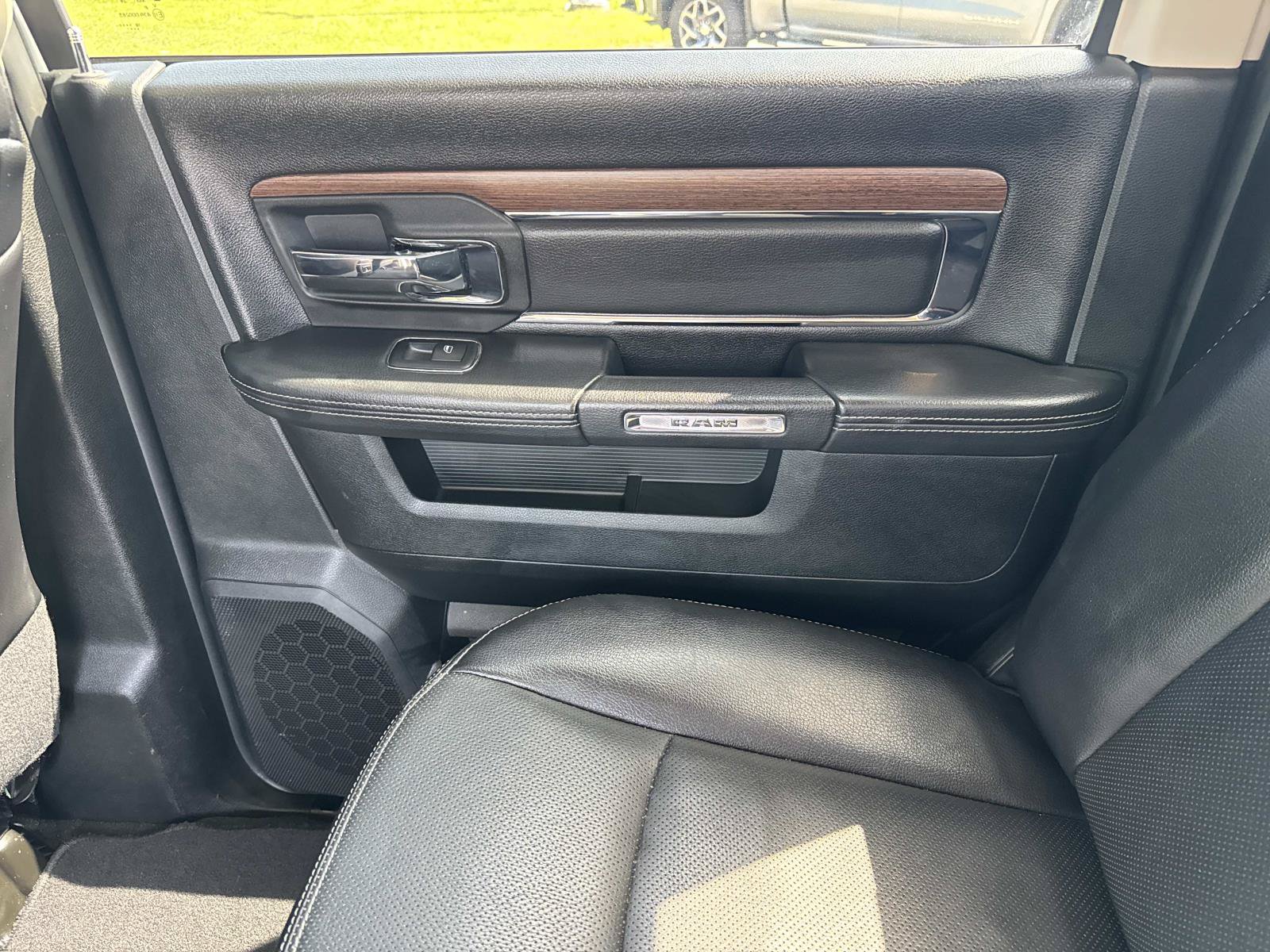 Used 2017 RAM 1500 Laramie w/ Convenience Group AWD/4WD image 19