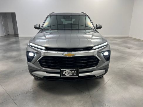 Used 2025 Chevrolet TrailBlazer LT AWD/4WD image 3