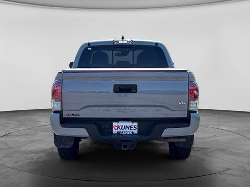 Used 2021 Toyota Tacoma TRD Sport AWD/4WD image 9