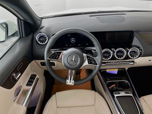 New 2026 Mercedes-Benz GLA 250 4MATIC image 19