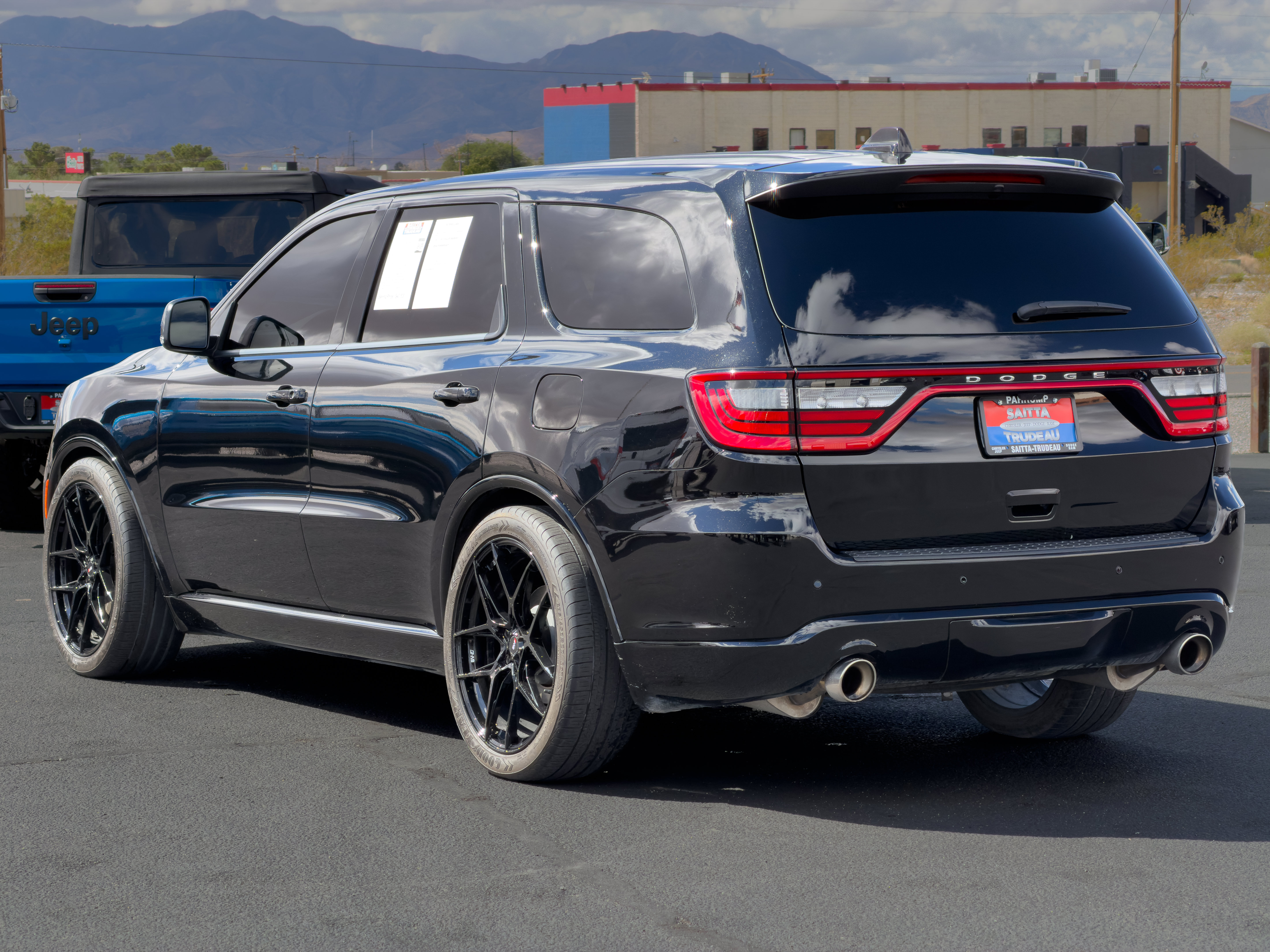 Used 2022 Dodge Durango R/T RWD image 3
