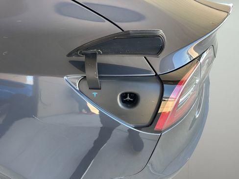 Used 2020 Tesla Model 3 Standard Range image 32