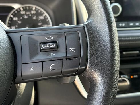 Used 2023 Nissan Rogue S AWD/4WD image 16