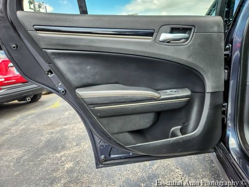 Used 2019 Chrysler 300 S w/ 300S Alloy Edition RWD image 19