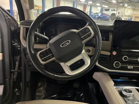 Used 2024 Ford Expedition Limited image 15