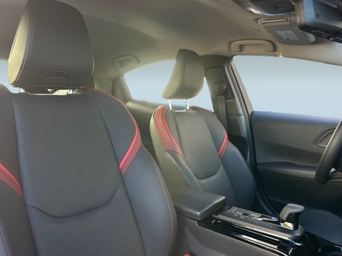 Used 2025 Toyota Prius Plug-In Hybrid image 31