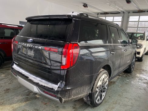Used 2025 Ford Expedition Platinum w/ Platinum Ultimate Package image 3