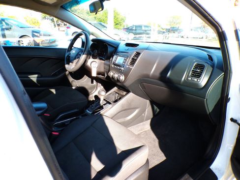 Used 2017 Kia Forte LX w/ LX Popular Package image 17