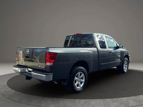 Used 2011 Nissan Titan SV w/ SV Value Truck Pkg image 5