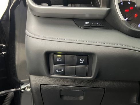 Used 2023 Toyota Highlander XLE image 31