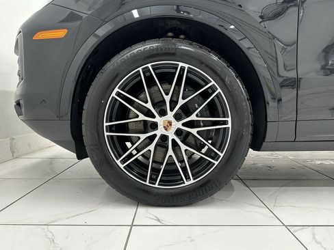 Certified 2025 Porsche Cayenne image 16