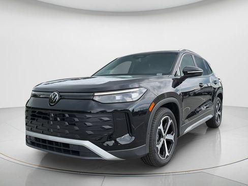 New 2026 Volkswagen Tiguan SE FWD image 2