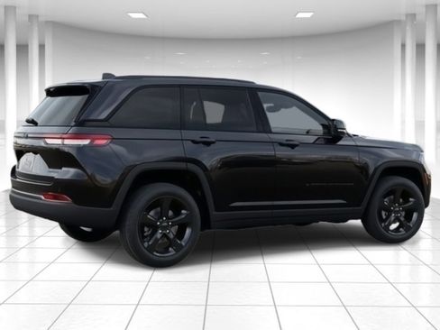 New 2025 Jeep Grand Cherokee Limited w/ Black Appearance Package image 4