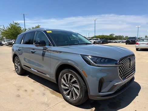 New 2026 Lincoln Aviator AWD image 3