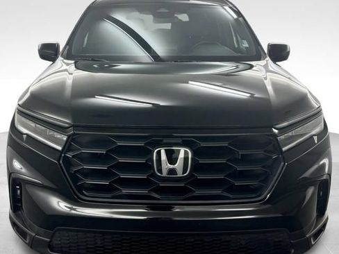 Used 2025 Honda Pilot Sport image 3