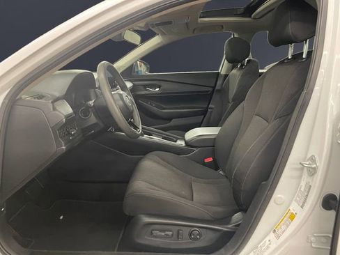 Certified 2025 Honda Accord SE image 9