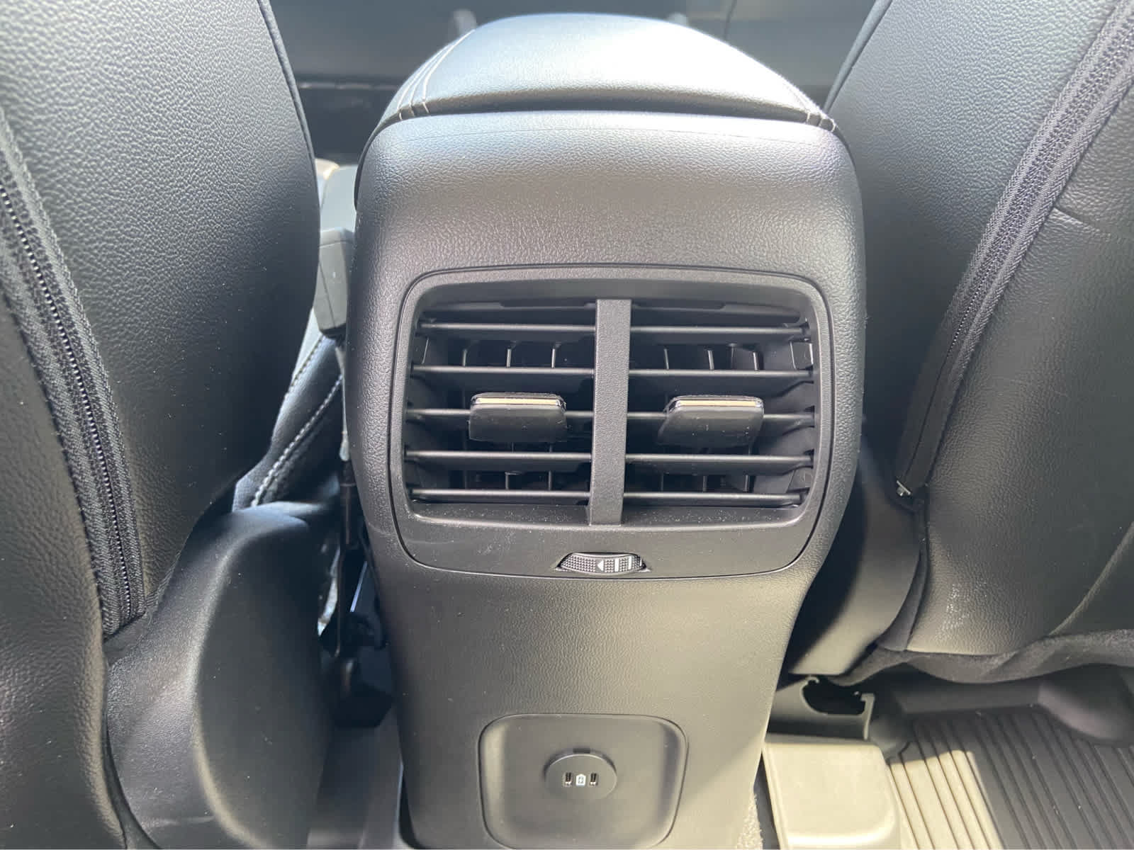 Used 2025 Ford Escape Platinum w/ Premium Technology Package AWD/4WD image 17