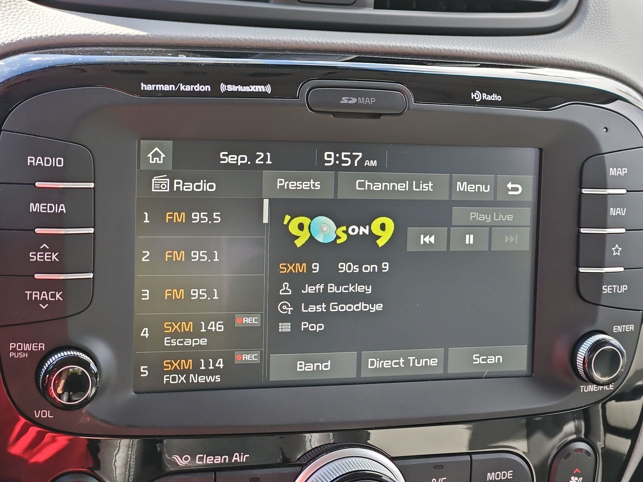 Used 2018 Kia Soul + w/ + Primo LIT Package FWD image 19