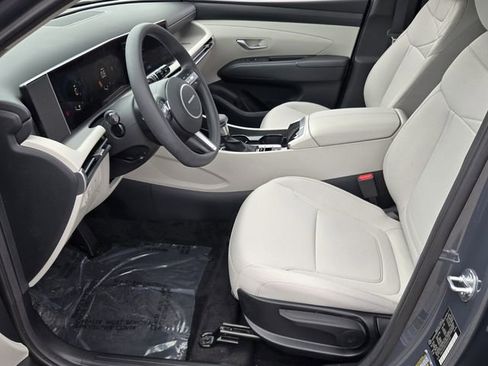 Used 2025 Hyundai Tucson SE image 10