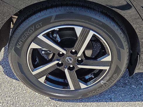 Used 2025 Nissan Sentra SV FWD image 7
