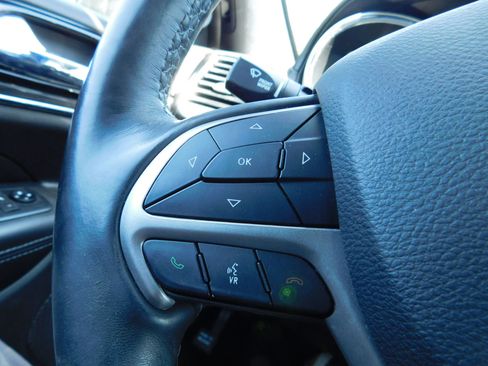 Used 2019 Jeep Grand Cherokee Overland AWD/4WD image 27