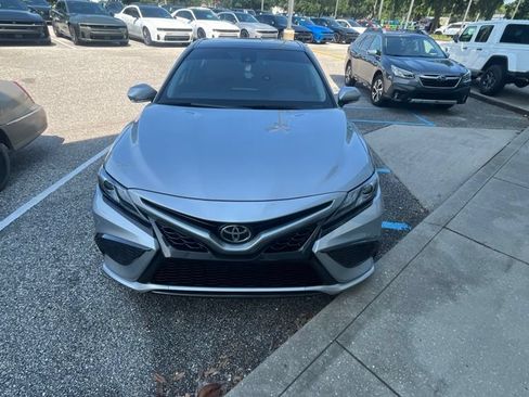 Used 2022 Toyota Camry XSE FWD image 3
