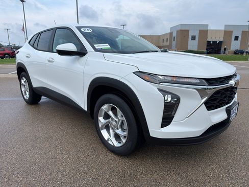 New 2026 Chevrolet Trax LS w/ LS Convenience Package FWD image 6