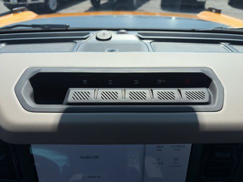 Used 2022 Ford Bronco Wildtrak image 13