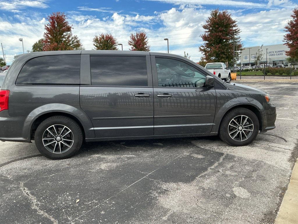 Used 2016 Dodge Grand Caravan R/T w/ Driver Convenience Group FWD image 13