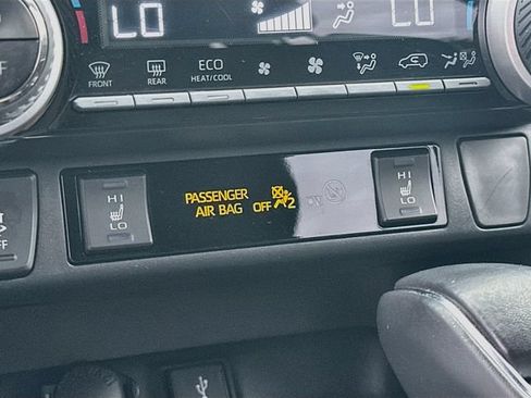 Used 2022 Toyota RAV4 SE w/ Convenience Package AWD/4WD image 19
