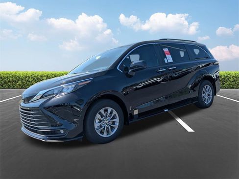 New 2026 Toyota Sienna XLE FWD image 8