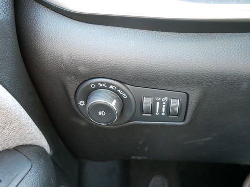Used 2025 Jeep Compass Latitude AWD/4WD image 29