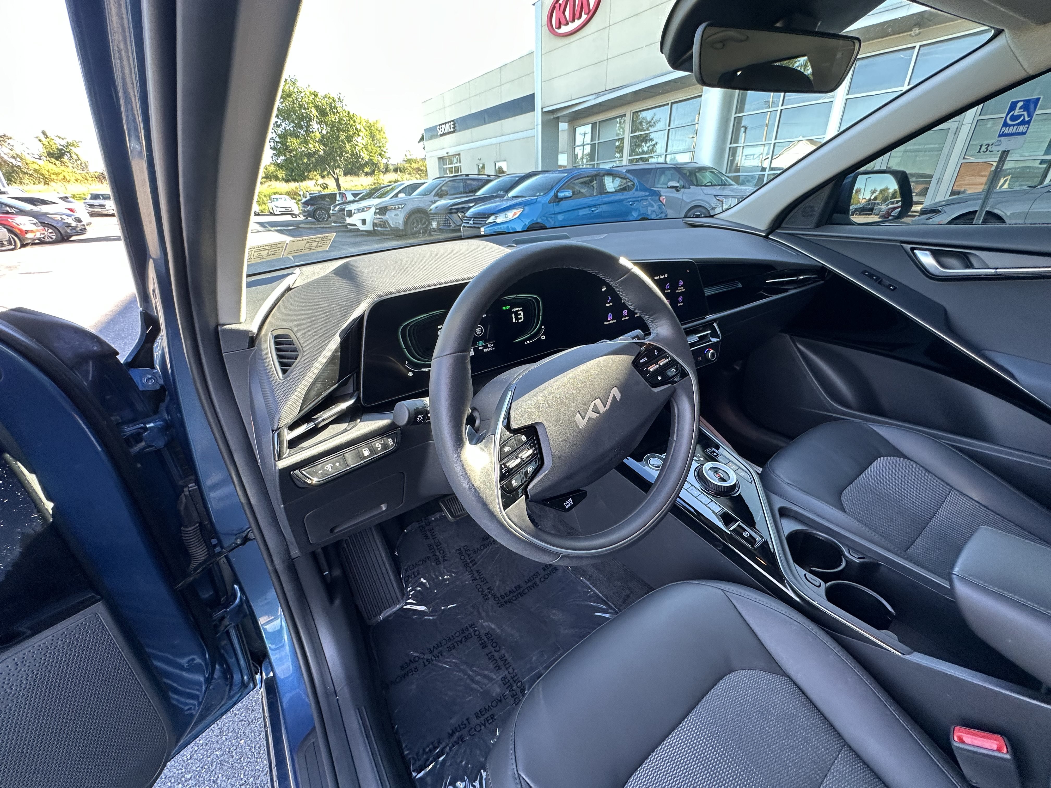Used 2023 Kia Niro EX w/ EX Cold Weather Package FWD image 25