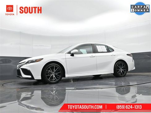 Used 2024 Toyota Camry SE image 38