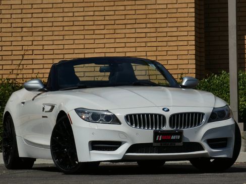 Used 2015 BMW Z4 sDrive35is image 3