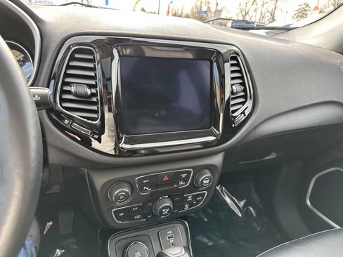 Used 2017 Jeep Compass Limited image 23