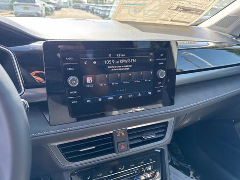 New 2025 Volkswagen Taos SE image 20