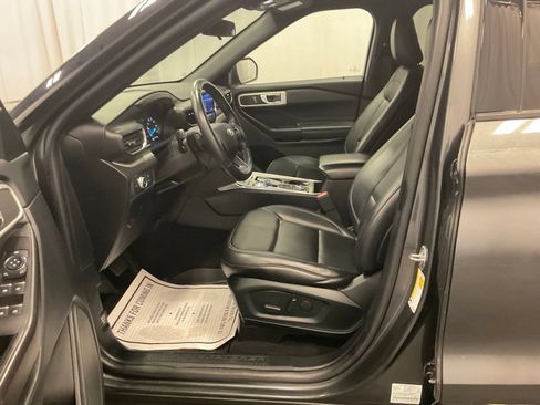 Used 2020 Ford Explorer XLT w/ Equipment Group 202A AWD/4WD image 13