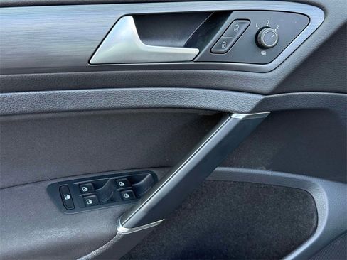 Used 2019 Volkswagen e-Golf SE w/ Driver Assistance Package image 20