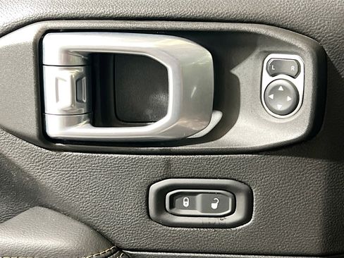 Used 2021 Jeep Gladiator Overland image 13