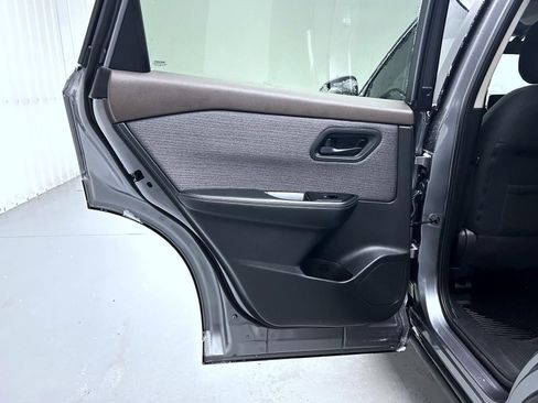 Used 2021 Nissan Rogue S image 20