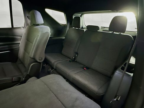 Used 2025 Chevrolet Traverse LT image 29