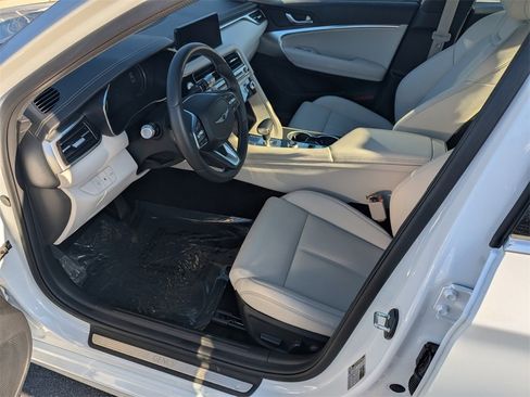 Used 2025 Genesis G70 2.5T image 9