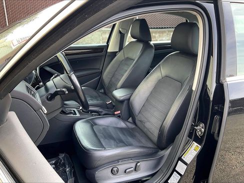 Used 2015 Volkswagen Passat TDI SEL Premium image 24