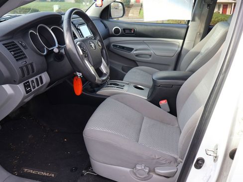 Used 2014 Toyota Tacoma PreRunner image 4