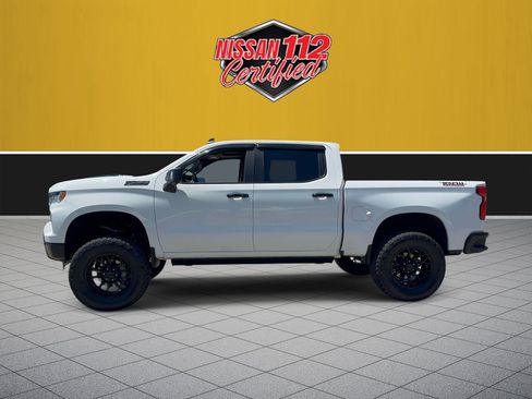 Used 2023 Chevrolet Silverado 1500 LT Trail Boss w/ LT Trail Boss Premium Package AWD/4WD image 3