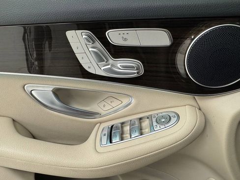 Used 2022 Mercedes-Benz GLC 300 4MATIC image 29